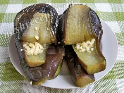 Солоні баклажани з часником