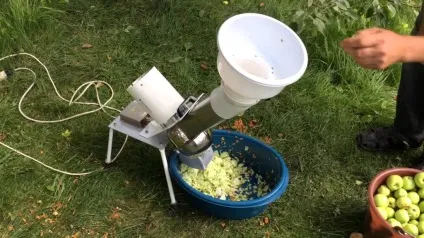 Склад комбікорму для курей несучок (корм яскравого кольору) Склад комбікорму для курей несучок