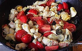 Спагеті з куркою і помідорами - покроковий фото рецепт приготування (рецепт) Спагеті з куркою і помідорами - покроковий фото рецепт приготування