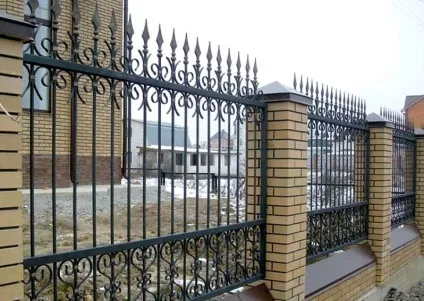 Будуємо паркан на дачі який паркан вибрати, основні нюанси при будівництві, поради та рекомендації (красивий види колір бетонні будуємо з полікарбонату висота якої краще поставити залізний) Будуємо паркан на дачі який паркан вибрати, основні нюанси при будівництві, поради та рекомендації