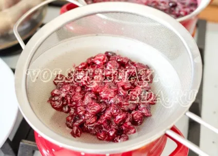 Сушена вишня в духовці