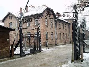 З воріт Освенцима вкрали знамениту табличку arbeit macht frei (кластеризація) З воріт Освенцима вкрали знамениту табличку arbeit macht frei