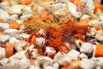 Свинина з рисом, різними овочами і спеціями (рисом) Свинина з рисом, різними овочами та спеціями