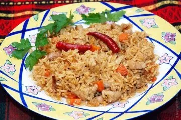 Свинина з рисом, різними овочами і спеціями (спеціями) Свинина з рисом, різними овочами та спеціями