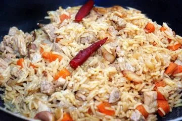 Свинина з рисом, різними овочами і спеціями (свинина) Свинина з рисом, різними овочами та спеціями