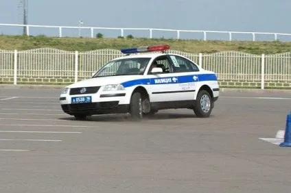 Техніка виконання і безпеку при виконання поліцейського розвороту (виконання) Техніка виконання і безпеку при виконання поліцейського розвороту