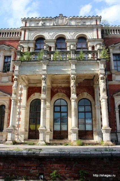 Садиба биків і псевдоготична Смелаская церква в Підмосков'ї (Володимирська церква садиби) Садиба биків і псевдоготична Смелаская церква в Підмосков'ї