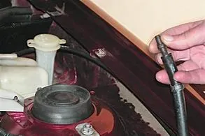 Вакуумний підсилювач гальм - зняття і установка (головного гальмівного циліндра) Вакуумний підсилювач гальм - зняття і установка