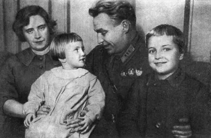 Валерій Чкалов - біографія, інформація, особисте життя, фото, відео (біографія) Валерій Чкалов - біографія, інформація, особисте життя, фото, відео