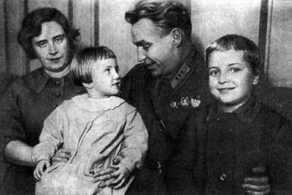 Валерій Чкалов - біографія, особисте життя, фото, подвиг, причина смерті і останні новини (Валерій Чкалов фото) Валерій Чкалов - біографія, особисте життя, фото, подвиг, причина смерті і останні новини