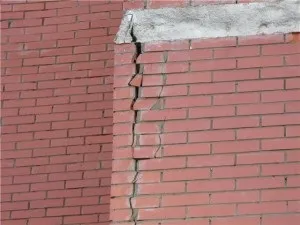 Ремонт цегляної кладки зовнішніх стін правильне проведення (руйнування цегляного фасаду) Ремонт цегляної кладки зовнішніх стін правильне проведення
