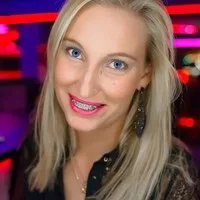 Адже дві її руки, як два крила (крила) Адже дві її руки, як два крила