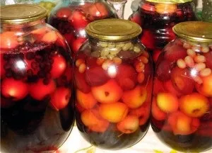 Варимо компоти на зиму