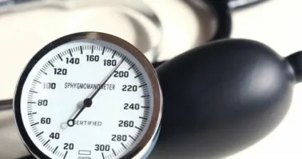 У чому різниця між гіпертонією і гіпертензією (різниця) У чому різниця між гіпертонією і гіпертензією