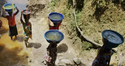 Водні »дружини - сучасна форма сімейного рабства в індії (воду своєї сім'ї) Водні »дружини - сучасна форма сімейного рабства в індії