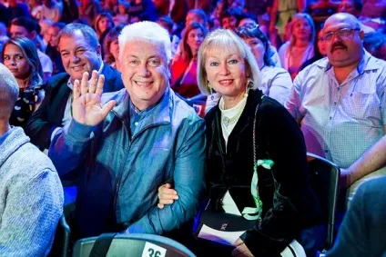 Володимир винокур - біографія, фото, особисте життя, вік, зріст, пародія, монологи, пісні і (біографія) Володимир винокур - біографія, фото, особисте життя, вік, зріст, пародія, монологи, пісні і