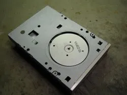 Друге життя флоппі-дисковода повний узч з дбж (tda1557, lm1036, ka2281) - журнал практичної (tda1557) Друге життя флоппі-дисковода повний узч з дбж (tda1557, lm1036, ka2281) - журнал практичної