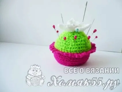 В'язана игольница гачком