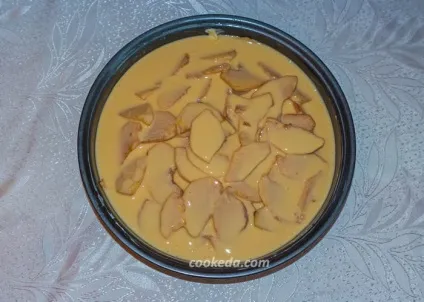 Яблучний пиріг шарлотка