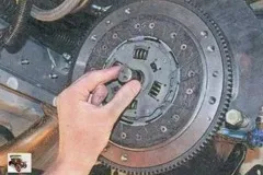 Заміна зчеплення лада пріора