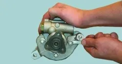 Заміна насоса гідропідсилювача рульового управління chery amulet (рульового) Заміна насоса гідропідсилювача рульового управління chery amulet