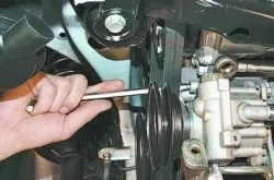 Заміна насоса гідропідсилювача рульового управління chery amulet (підйомник) Заміна насоса гідропідсилювача рульового управління chery amulet