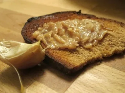 Запечена курка з часником