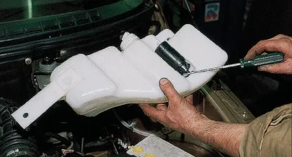 Заміна моторчика омивача скла ваз 2110 (скла) Заміна моторчика омивача скла ваз 2110