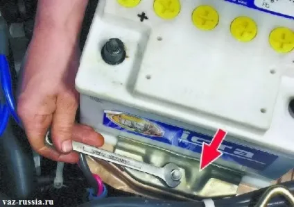 Заміна акумулятора на всіх автомобілях ваз (клеми після чого) Заміна акумулятора на всіх автомобілях ваз