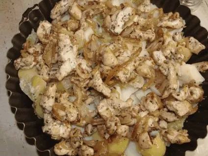 Запечена картопля з філе курки і сиром (курки) Запечена картопля з філе курки і сиром