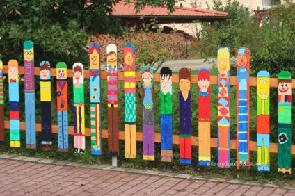 16 Приголомшливий ідей оформлення дачного забору, який здивує сусідів і перехожих