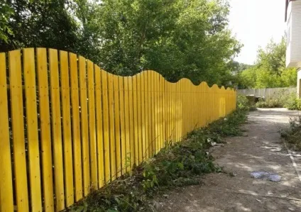 16 Приголомшливий ідей оформлення дачного забору, який здивує сусідів і перехожих