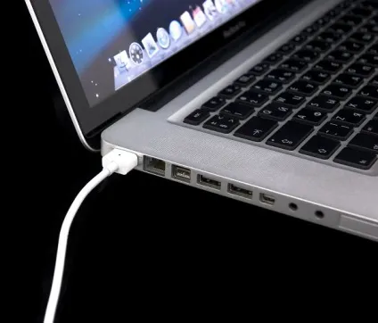 Apple macbook pro 15 - в алюмінієвому unibody-корпусі (macbook) Apple macbook pro 15 - в алюмінієвому unibody-корпусі