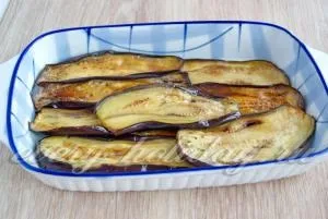 Баклажани, запечені в духовці з фаршем і помідорами (фарш) Баклажани, запечені в духовці з фаршем і помідорами