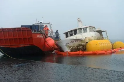 Безкрає море - затонула яхта в Антарктиді (море) Безкрає море - затонула яхта в Антарктиді