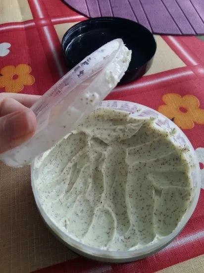 Бюджетний скраб для тіла avocado oil body scrub від planeta organica відгуки