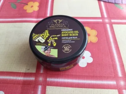 Бюджетний скраб для тіла avocado oil body scrub від planeta organica відгуки