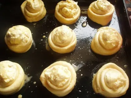 Булочки трояндочки з цукром рецепт з фото трояндочки з сиром і з яблуками з дріжджового тіста, як (булочки трояндочки з цукром рецепт з фото) Булочки трояндочки з цукром рецепт з фото трояндочки з сиром і з яблуками з дріжджового тіста, як