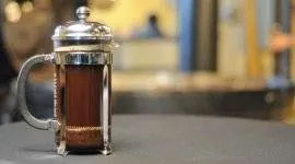 Чайники в домашньому інтер'єрі і на газовій плиті (свистком газової плити) Чайники в домашньому інтер'єрі і на газовій плиті