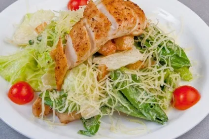 Цезар з куркою класичний рецепт простого салату (рецепт) Цезар з куркою класичний рецепт простого салату