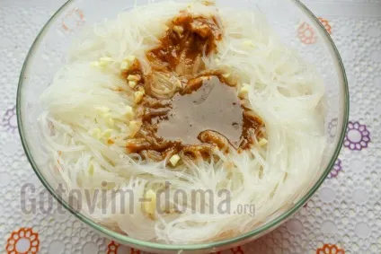 Салат з фунчози з морквою по-корейськи (по-корейськи) Салат з фунчози з морквою по-корейськи