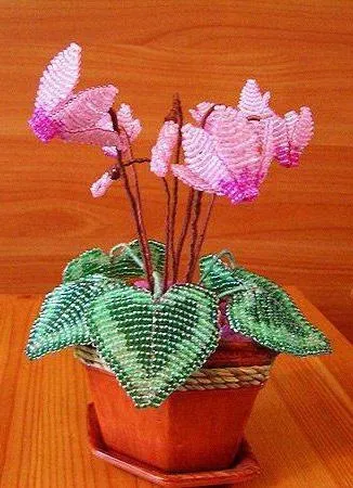 Цикламен з бісеру