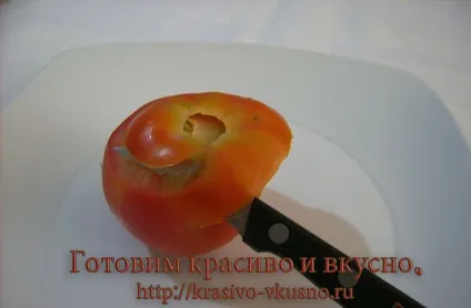 Робимо трояндочку з помідори