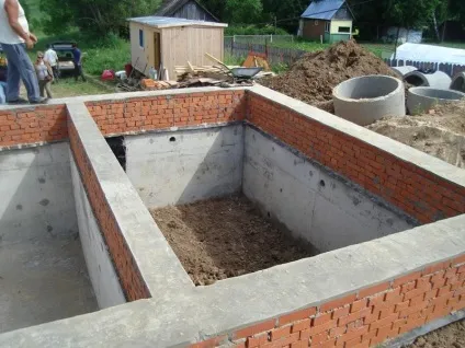 Робимо фундамент для будинку з підвалом