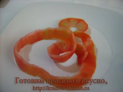 Робимо трояндочку з помідори