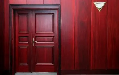 Дерев'яні двері в приватний будинок критерії вибору конструкції (вибору) Дерев'яні двері в приватний будинок критерії вибору конструкції