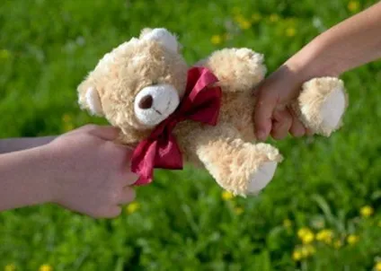 Дитяча жадібність або як навчити дитину ділитися (жадібність) Дитяча жадібність або як навчити дитину ділитися