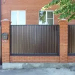 Етапи будівництва паркану з цегли