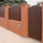 Етапи будівництва паркану з цегли