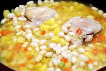 Квасоля з куркою - рагу з обсмаженими овочами